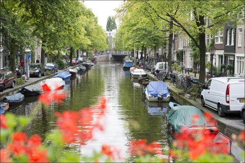 Amsterdam Canals shows what living is all about