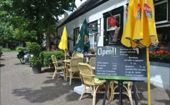 Hollandsche Koffietafel, Sandwich Shops, Uitsmijters, Bami Goreng, Nasi Goreng