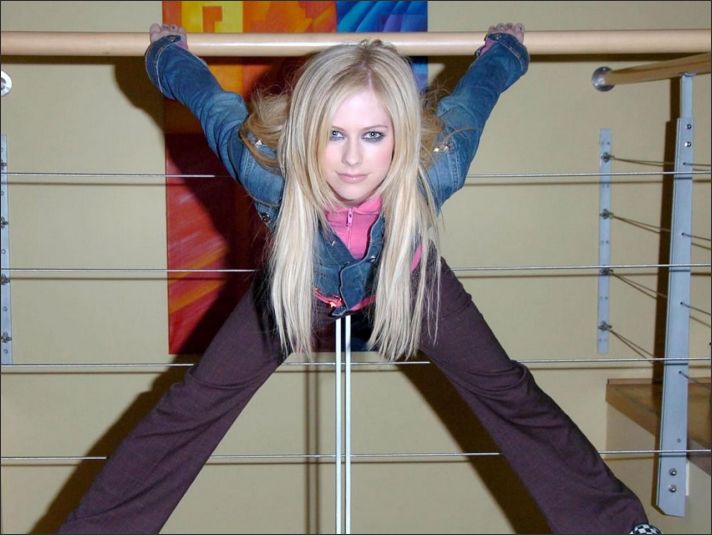 Avril Lavigne Picture 182