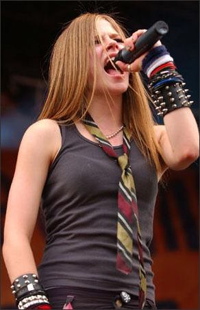 Avril Lavigne On Stage Picture 09