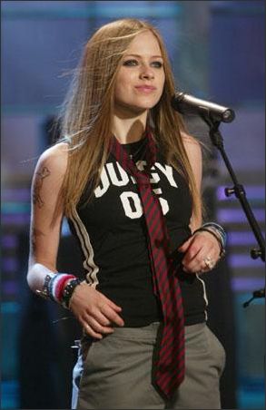 Avril Lavigne On Stage Picture 11