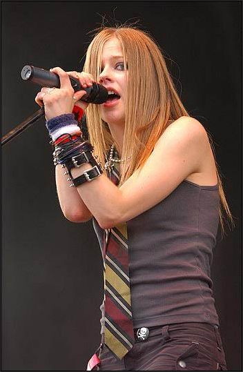 Avril Lavigne On Stage Picture 20