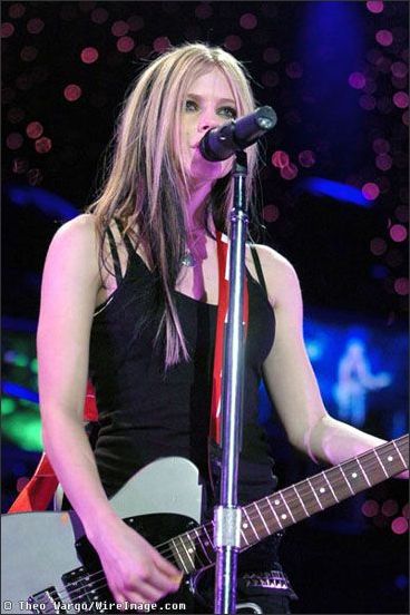 Avril Lavigne On Stage Picture 22