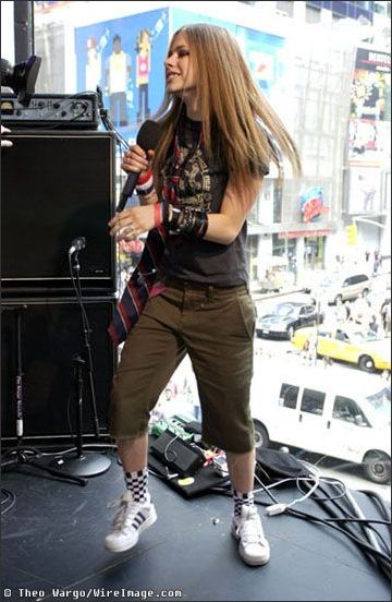 Avril Lavigne On Stage Picture 24