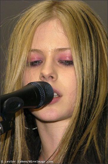 Avril Lavigne Picture 33