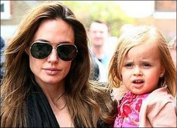 Angelina Jolie and Jane Pitt, two moms hens around the little Knox!