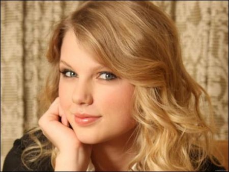 Taylor Swift sued by ex-manager