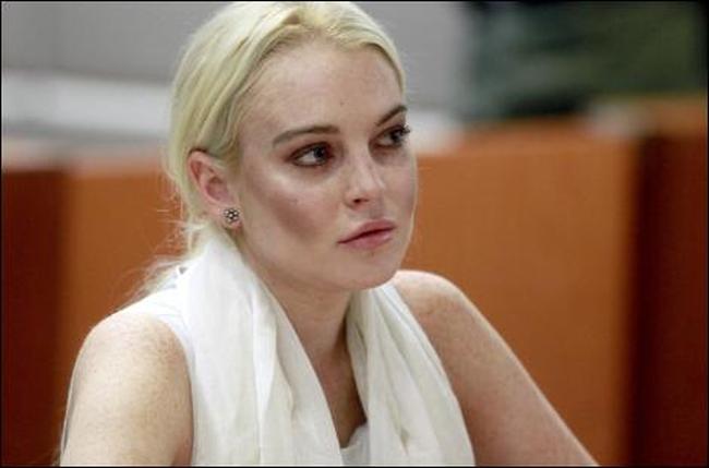 Lindsay Lohan's court dress criticized