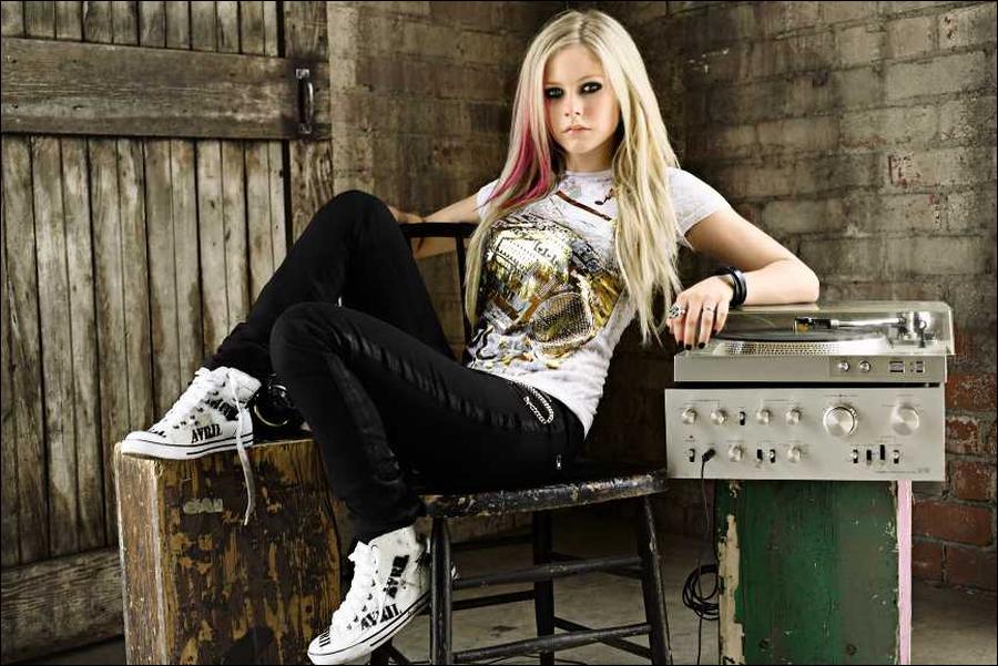Old-fashioned Avril Lavigne style in relationships