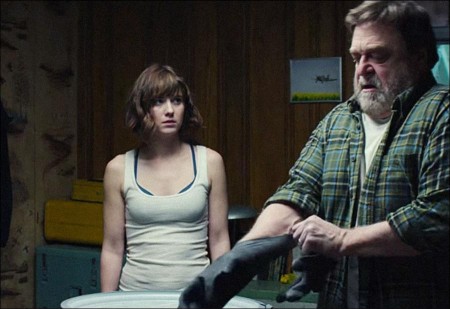 Detailed story for 10 Cloverfield Lane movie