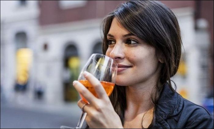 Red wine vs white wine, which is healthier?
