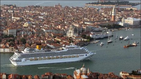 Cruise ships protest in Venice, holiday paradise of Europe