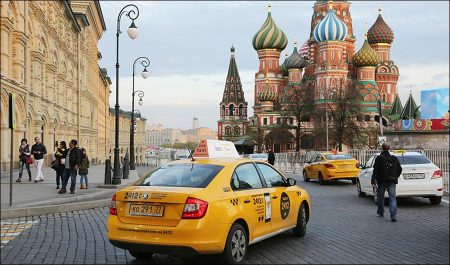 How to get a taxi on the streets of Moscow?