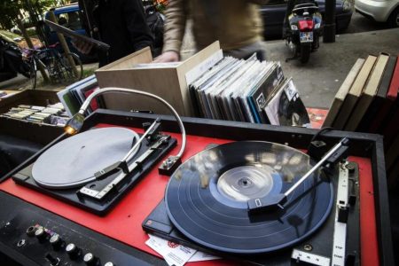 How to choose the best vinyl record player for beginners