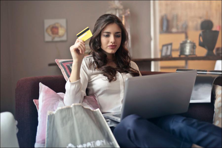 Online shopping: men buy electronics, women buy clothes