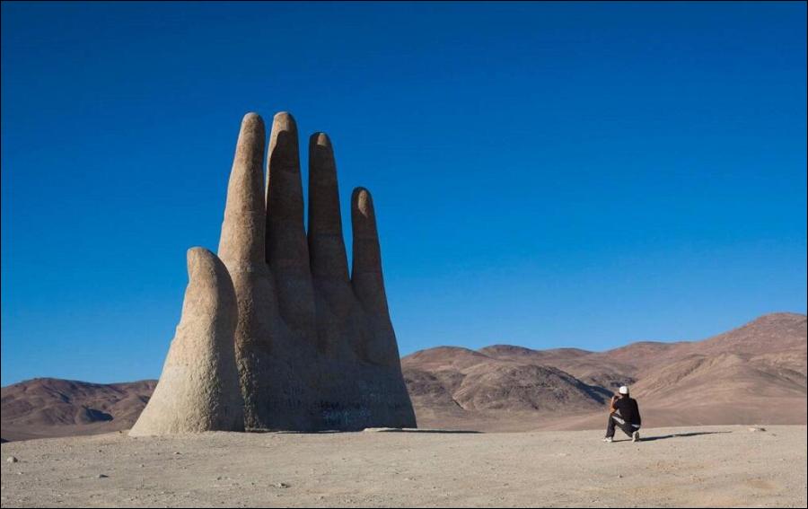 The story of the huge hand in the Atacama Desert