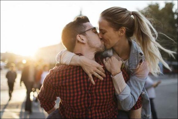 Don't make these mistakes while kissing