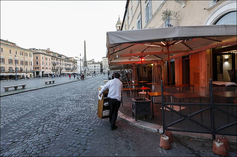 Italy to close all shops and venues across the country