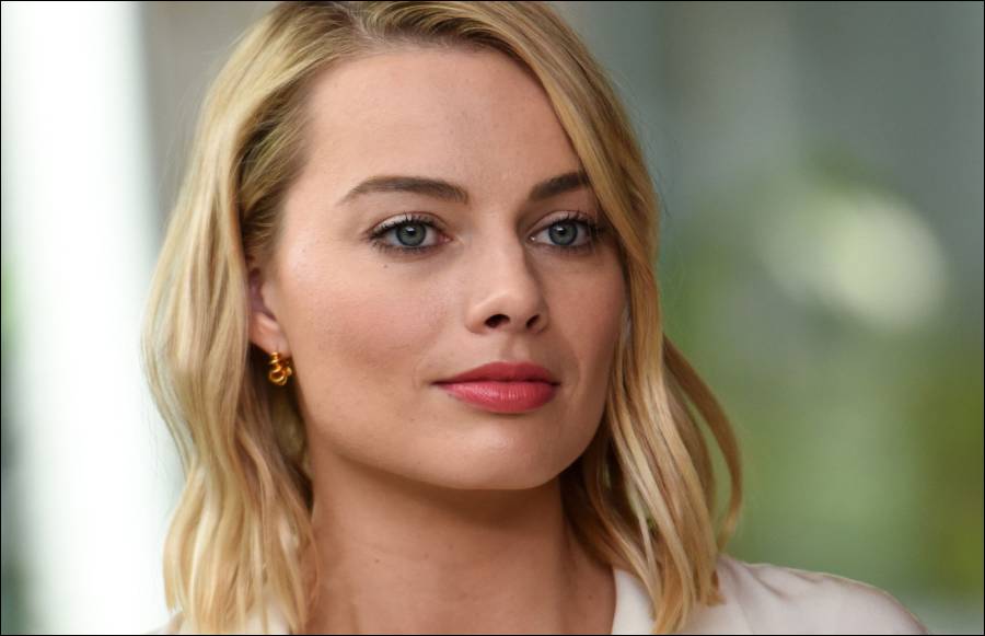 How to make sneakers look polished in Margot Robbie style