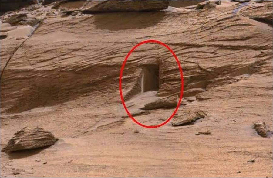 Is there an Alien Gate on the surface of Mars?