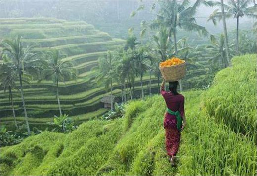 Philosophy of life in Bali: Smiling is the best make-up