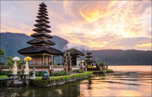 Philosophy of life in Bali: Smiling is the best make-up