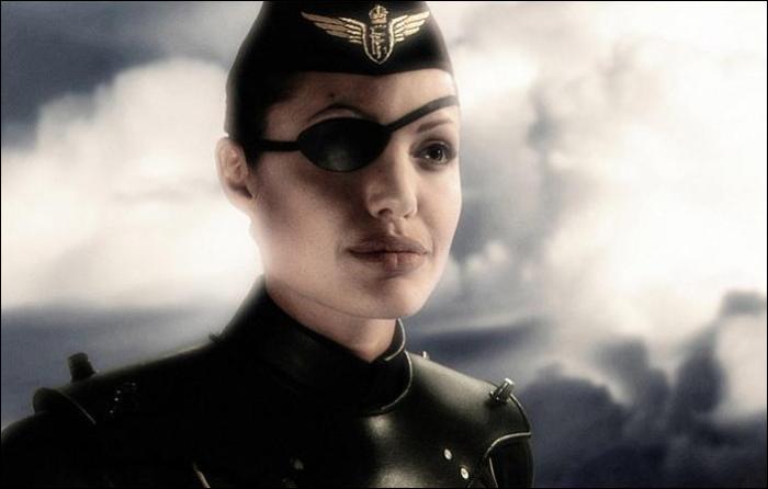 Sky Captain and the World of Tomorrow - Angeline Jolie